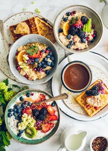 Lunch buffet with salads and warm dishes at Candela Coffee