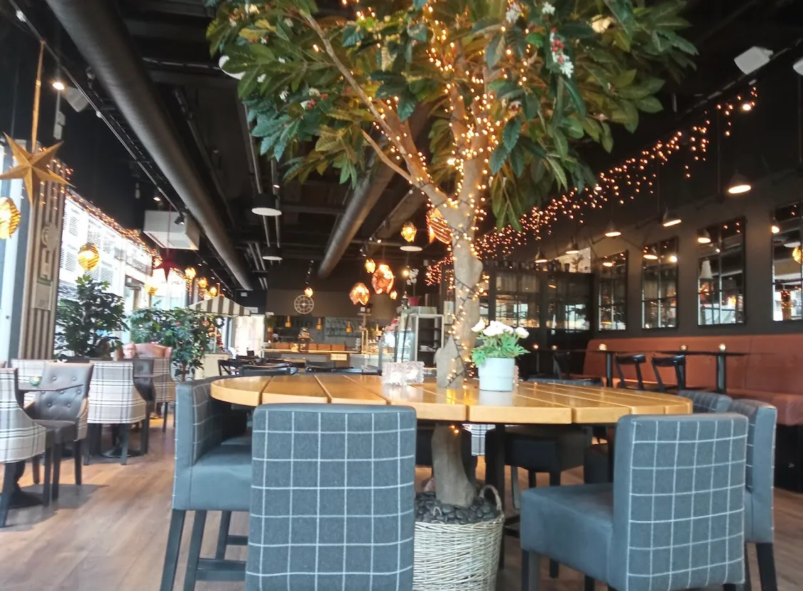 Seating around a table at Candela Coffee in Nordstan